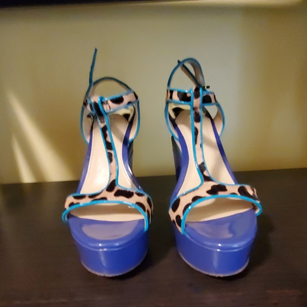 Gianni Bini, 8 wedge blue & cheetah sandal